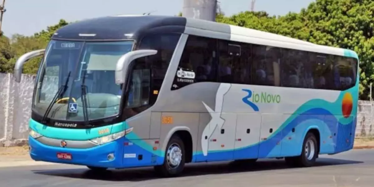 Ônibus da frota Rio Novo Transportes